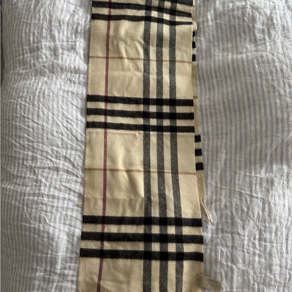 Burberry Check Cashmere Scarf - Picture 3 of 4